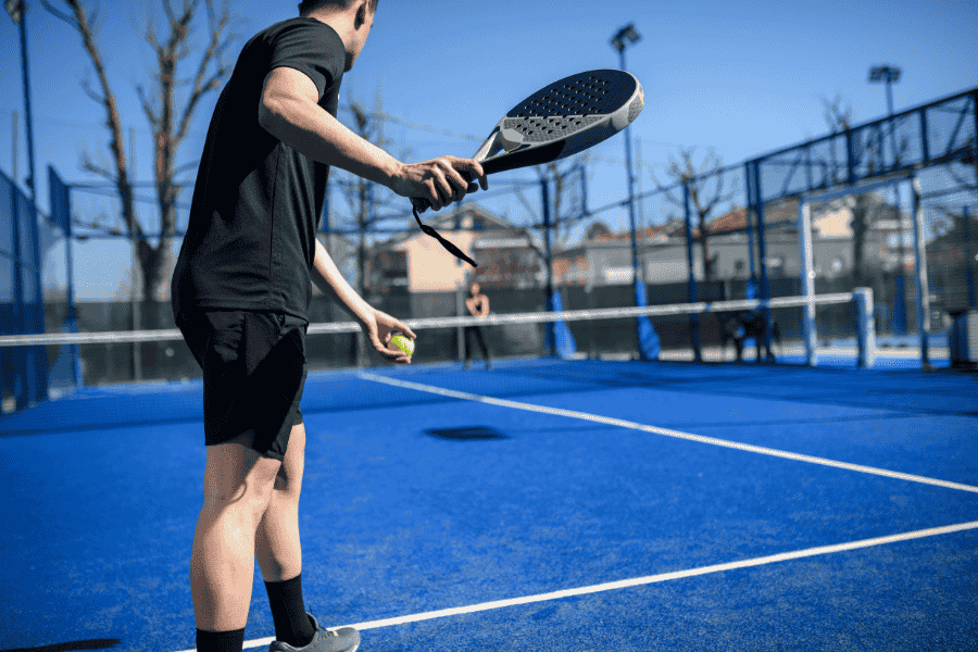 stage padel débutant service